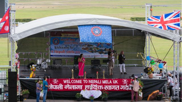 ब्रिटेनमा सन् २००९ देखि विभिन्न नेपाली संस्थाहरुको सहयोगमा वर्षेनी नेपाली मेला आयोजना भईरहेको छ। (सबै तस्वीरहरुः प्रदीप सिंह / लण्डन)