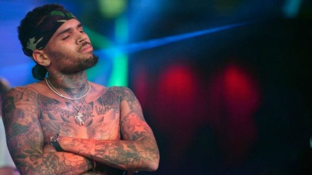 Ca sĩ Chris Brown từng bạo hành bạn gái - ngôi sao nhạc pop Rihanna