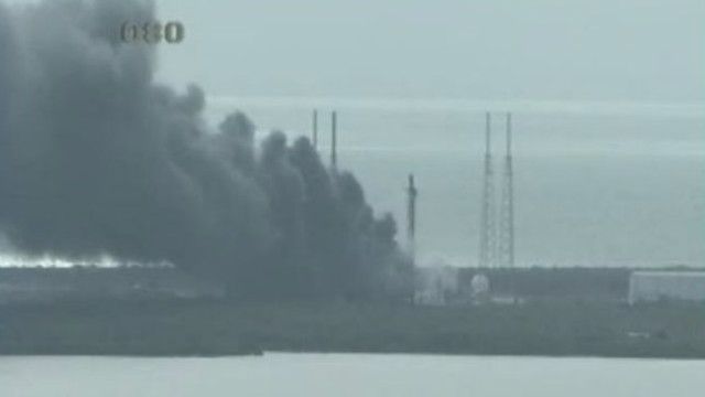 На зображенні з камери NASA видно чорний дим