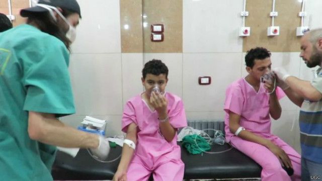 क्लोरिन ग्यासको आक्रमणका कारण मानिसले स्वासप्रस्वासमा कठिनाई झेलिरहेका छन्