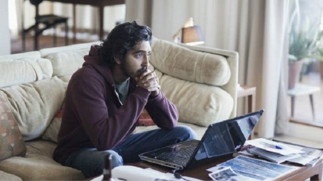 فيلم أسد بطولة ديف باتيل يحظى بإشادات نقدية في مهرجان تورونتو Bbc News عربي