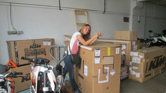 Одна з найдорожчих частин подорожі - це пересилання мотоцикла між континентами