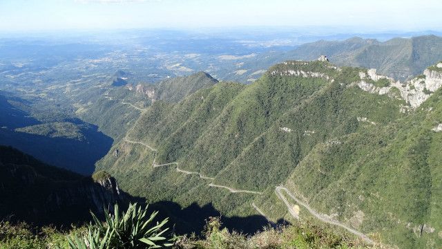 Дорога Серра-ду-Ріу-ду-Растру у Бразилії