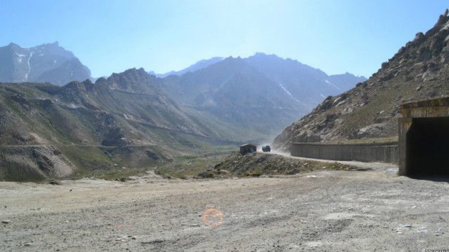 به دلیل تیراندازی طالبان گذرگاه استراتژیک سالنگ موقتا مسدود شد Bbc News فارسی