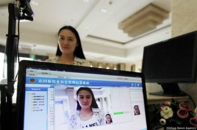 中國公安部即將在多地投入試點面部識別的「刷臉」科技系統代替商業和日常活動中需要出示的身份證。