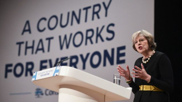 特裏莎•梅首相周日在保守黨年會上明確表示，最晚將在2017年3月底啟動英國退歐程序。