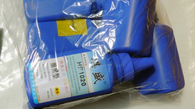 加拿大警方截獲一個由中國寄往卡加利省的郵包，郵包中藏有1公斤的超強效毒品卡芬太尼。