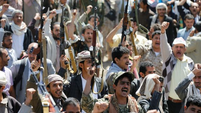 Para pengunjukrasa, yang berkumpul di luar markas PBB, menuntut adanya penyelidikan internasional terkait serangan udara yang diduga dilakukan pasukan koalisi pimpinan Arab Saudi.
