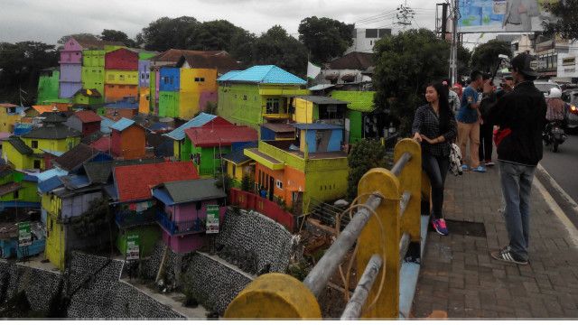 "Kampung warna-warni" Malang, dulu 'kumuh' sekarang jadi ...