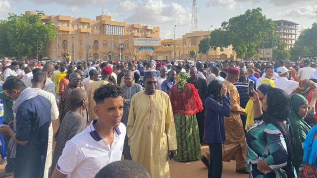 மக்கள் போராட்டம்