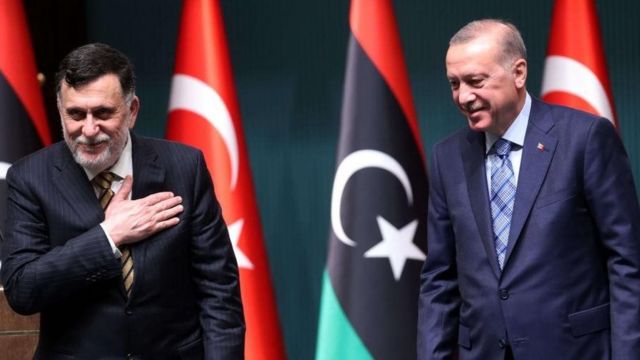 Madaxweynaha Turkiga, Erdogan iyo Ra'iisul wasaaraha Dowladda la aqoonsan yahay ee Libya Fayez al-Sarraj.