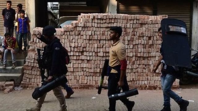 আশকোনায় অভিযানের সময় সোয়াত টিমের সদস্যরা