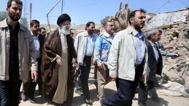 خامنه‌ای و محافظانش