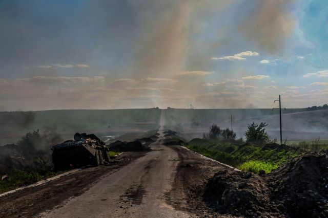 Severodonetsk'ta bombalanan yol