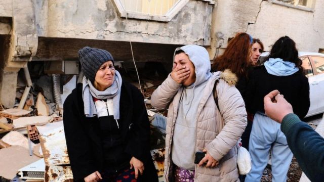 சோகத்தில் பெண்கள்