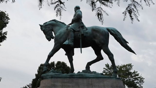 Estatua ecuestre de Robert E Lee en Charlottesville