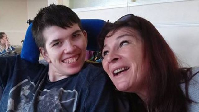 Alex Hill e sua mãe