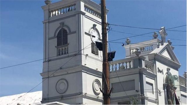গির্জার টাওয়ারের ঘড়ি আটকে আছে ৮টা ৪৫ মিনিটে