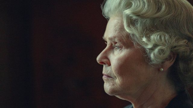 Imelda Staunton em cena da sexta temporada do 'The Crown'