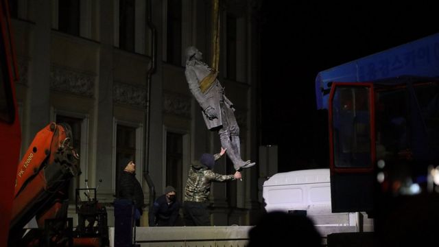 В Одесі демонтували пам'ятник Катерині II - BBC News Україна