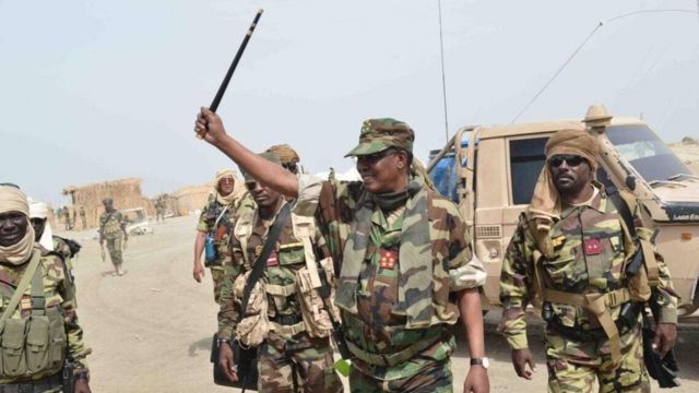 Idriss Déby wuxuu booqanayay ciidamada militariga ee dagaalka kula jira fallaagada