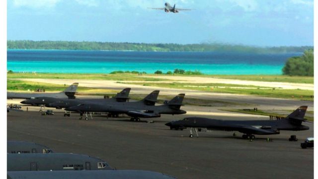 مقاتلات أمريكية بالقاعدة الجوية الأمريكية في جزيرة دييغو غارسيا