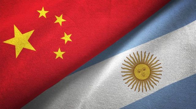 Banderas de China y Argentina