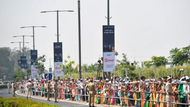 Жители Гуджарата приветствуют Дональда Трампа