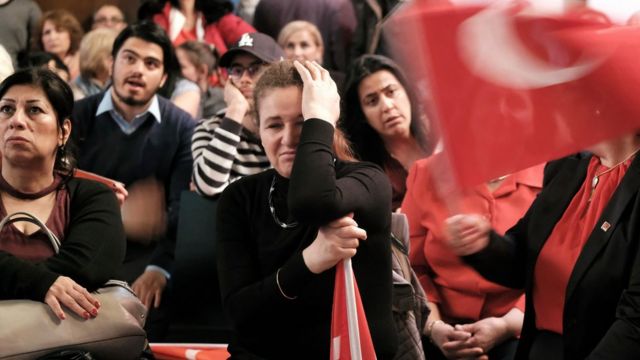 Sonuçları takip eden CHP'liler üzüntü yaşadı