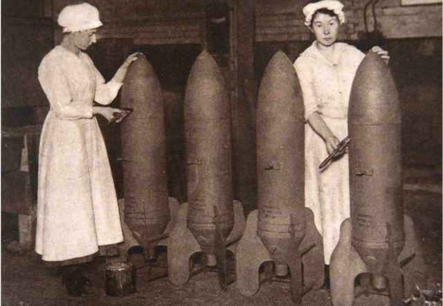 第一次世界大战，女性加入劳动市场的人数大增，因此她们需要有厕所可用。(photo:BBC)