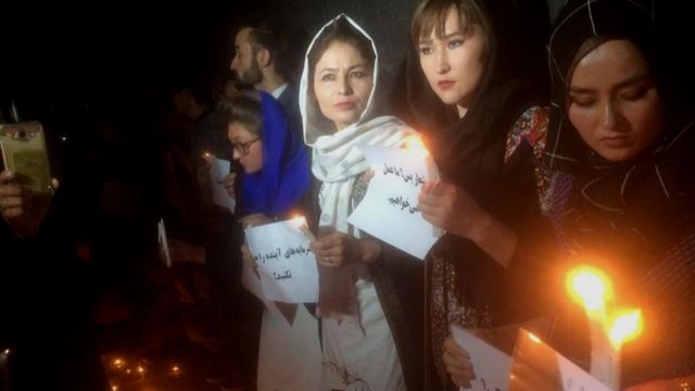 مراسم شمع‌افروزی برای قربانیان حمله انتحاری دهبوری کابل