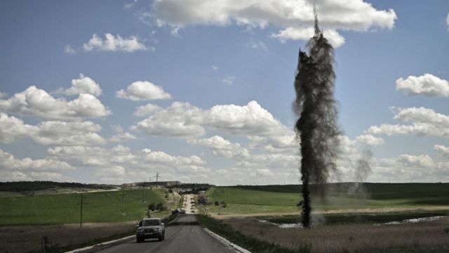 An explosion near the road leading to Lisichansk