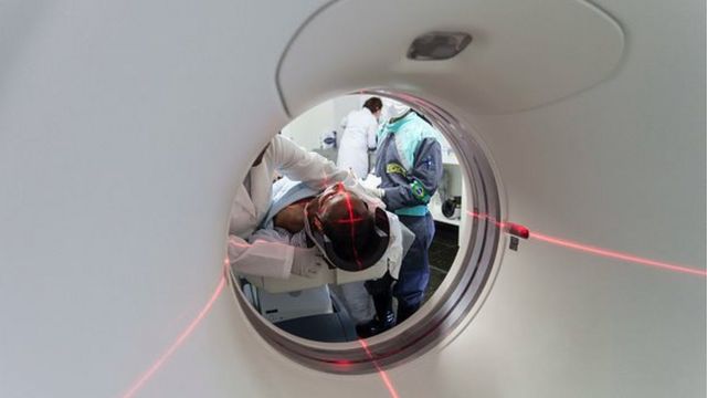 Des campagnes de financement participatif ont été créées pour aider les malades atteint du cancer à se soigner à l'étranger.