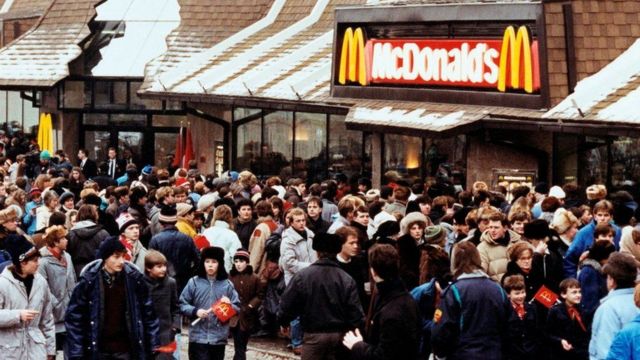 The opening of the first McDonald's in Moscow