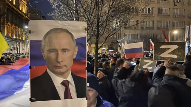 Rusija i Ukrajina: Da li u Srbiji možete da odgovarate za isticanje ruskog ratnog simbola - „Z" - BBC News na srpskom