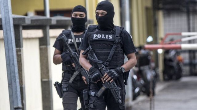 Royal Malaysian Police special operation forces outside the hospital in Kuala Lumpur (21 Feb 2017)