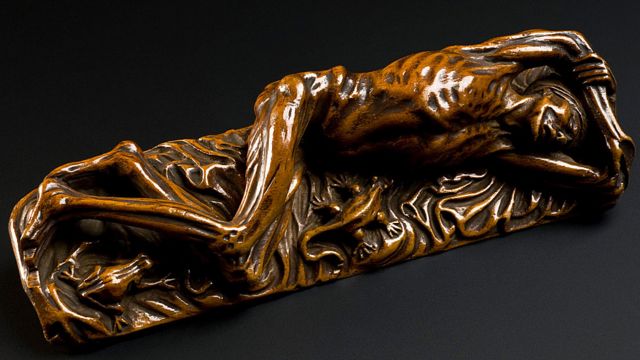 Estatua de madera que representa a una víctima de la peste, Europa, 1601-1700