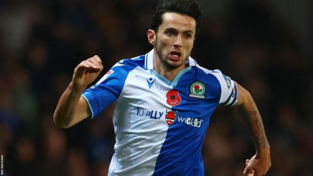 Lewis Travis: Ipswich Town sign Blackburn Rovers captain on loan - BBC Sport