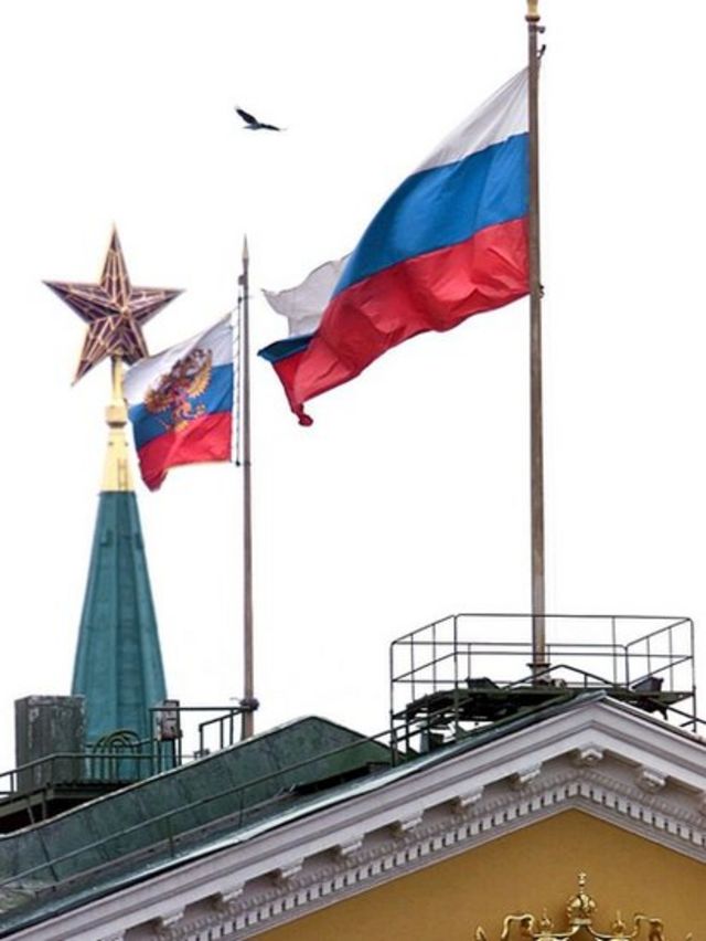 A Bandeira Da Federação Russa E a URSS No Backgroun Foto de Stock - Imagem  de stalino, simbolismo: 79774894