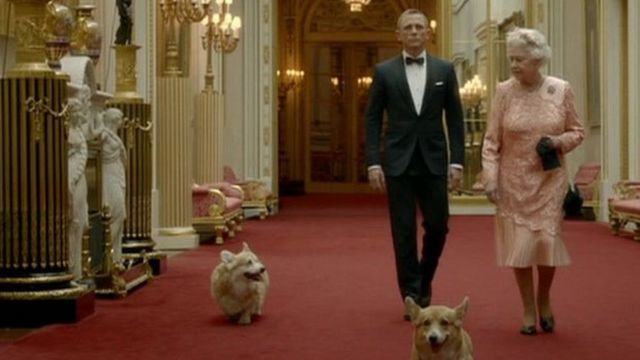James Bond estuvo al servicio de la reina cuando ella se unió a la ceremonia de apertura de los Juegos Olímpicos de Londres 2102.