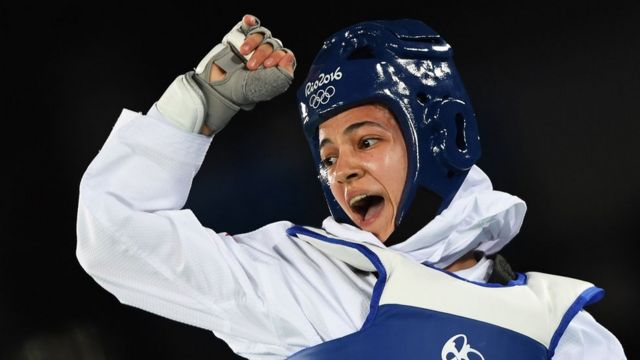 Raheleh Asemani en su combate de taekowndo
