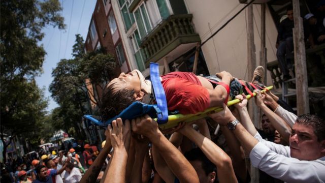 Un herido tras el sismo de 2017 en Ciudad de México