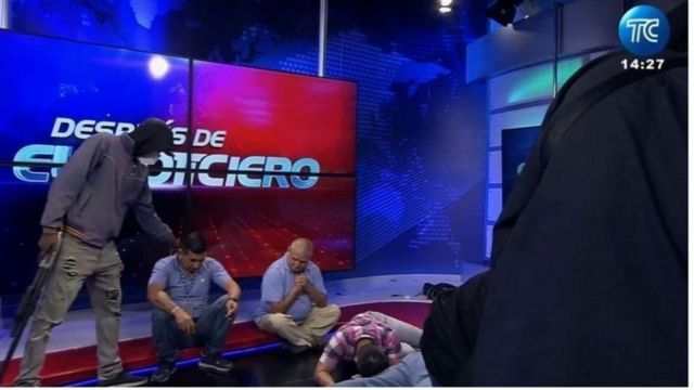 ஈக்வெடார் டி.வி. நேரலையில் மிரட்டல்