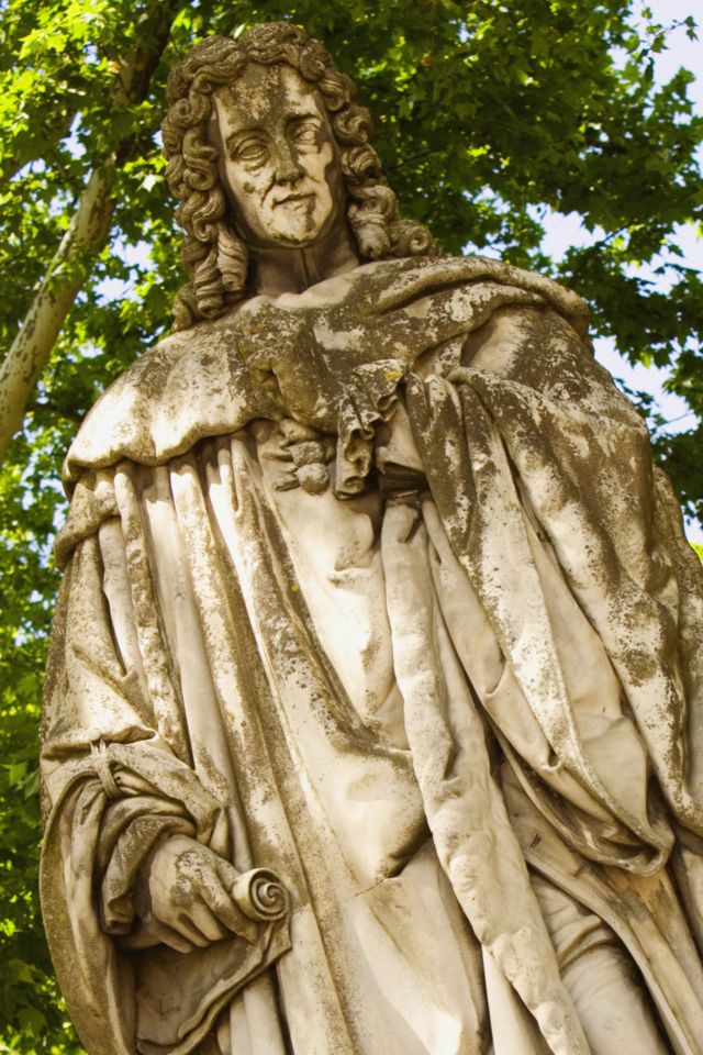 Estatua del barón de Montesquieu.