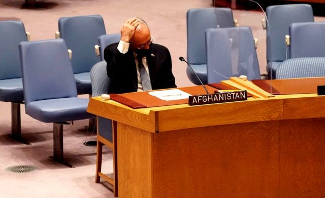 सुरक्षा परिषद की बैठक के दौरान संयुक्त राष्ट्र में अफ़गानिस्तान के स्थायी प्रतिनिधि