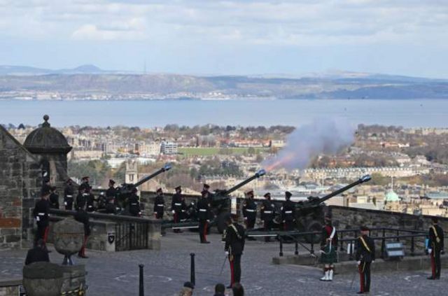 スコットランド･エディンバラ城からの礼砲
