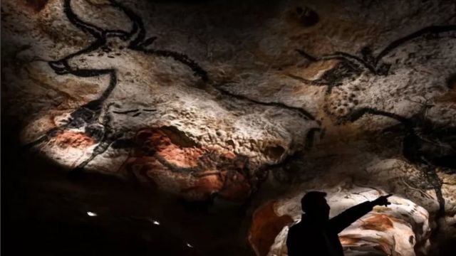 拉斯科洞窟中的壁画在未对公众开放前保存完好。(photo:BBC)