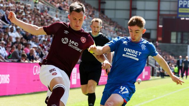 Hearts' Lawrence Shankland (L) and Rangers' Robbie Fraser in action during a cinch Premiership match between Heart of Midlothian and Rangers at Tynecastle Park