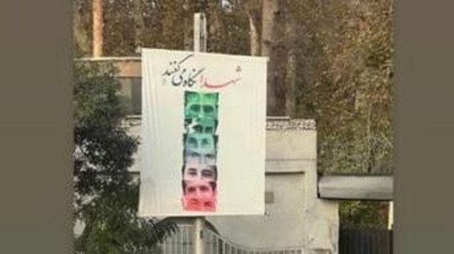 آسیه باکری خواستار برچیدن این پوستر از سطح شهر شده که حاوی عکس پدرش حمید باکری از فرماندهان کشته شده جنگ و ایران و عراق است
