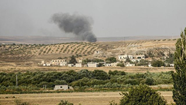 Дым над сирийским городом у границ с Турцией